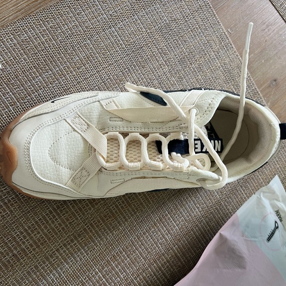 Nike Womens TC 7900 Pale Ivory Armory Navy - Picture 4 of 6